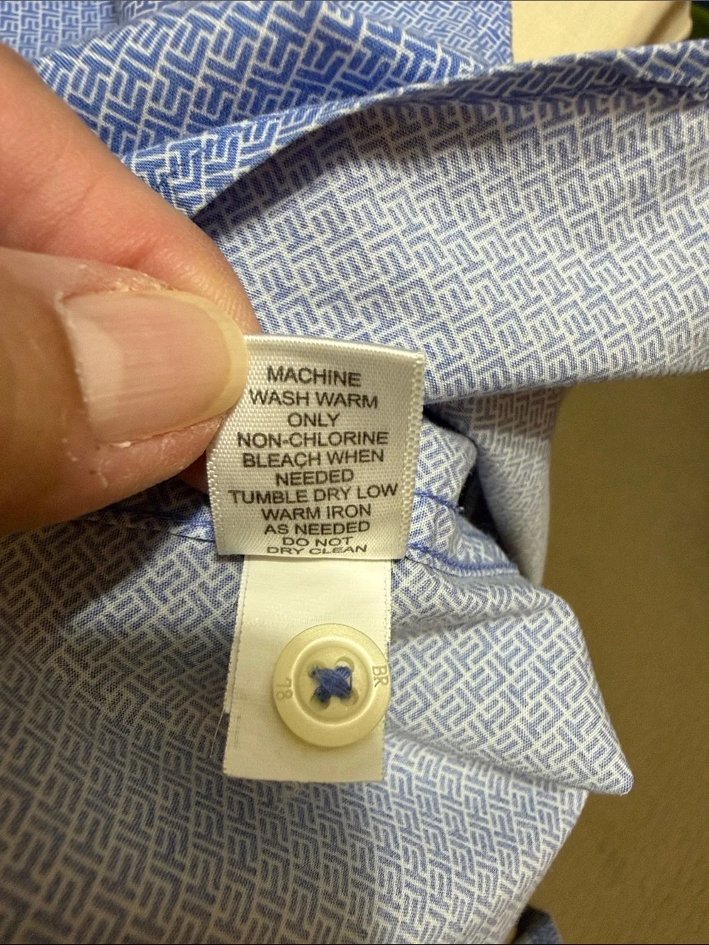 Banana Republic Mens Light Blue with White Geometric Pattern-Short Sleeve Shirt.